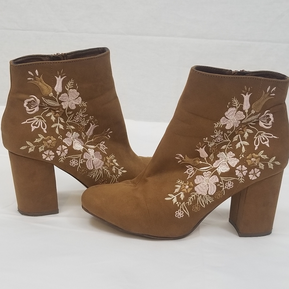 JustFab Loreida tan booties light pink flowers